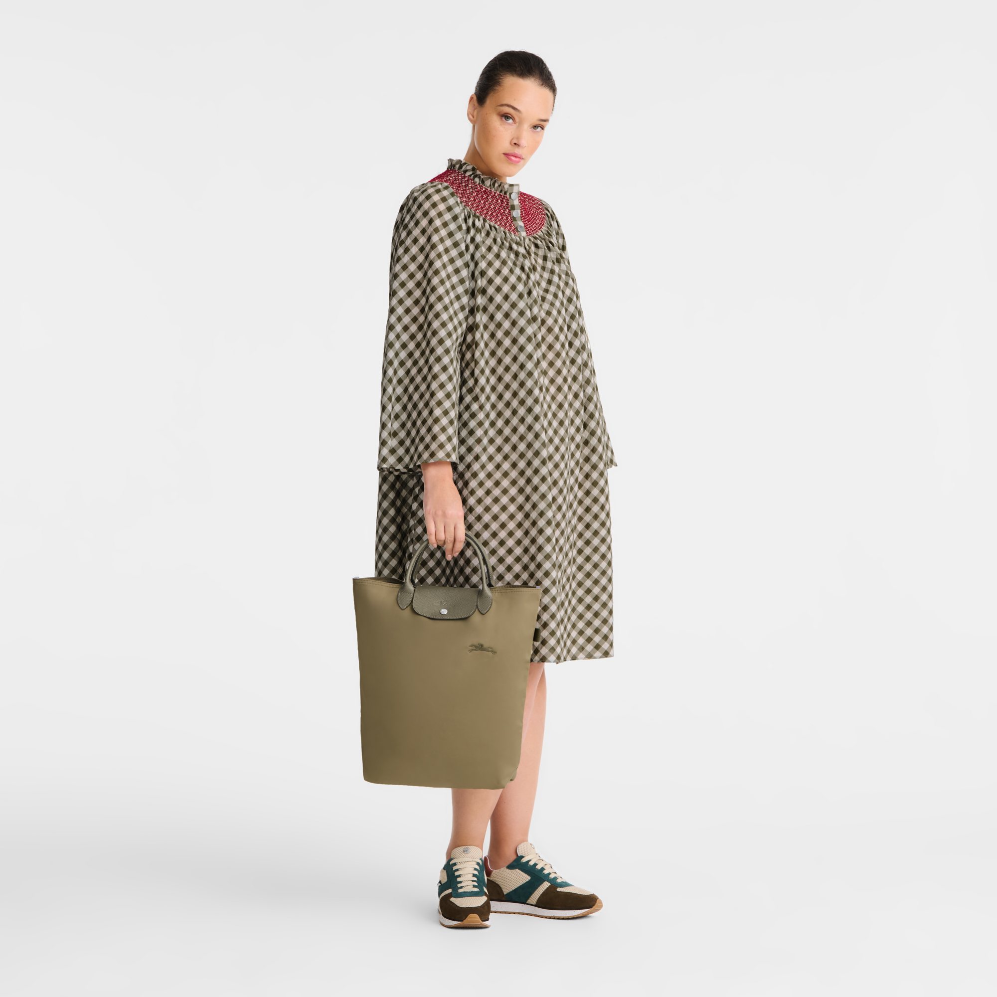 Tote bag M, Artichoke - View 2 of 
        7 - zoom in Le Pliage Green Tote bag M, Artichoke