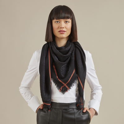 La Médaille Longchamp Shawl, Black