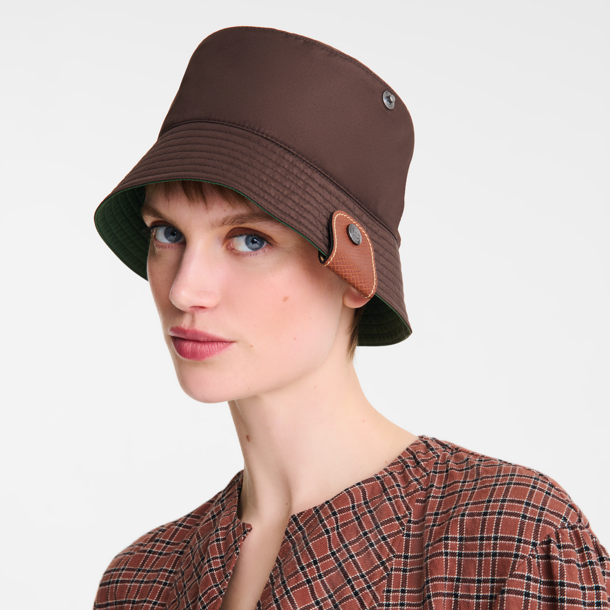 Reversible bucket hat, Mocha/Green English - View 1 of
2 - zoom in null Reversible bucket hat, Mocha/Green English