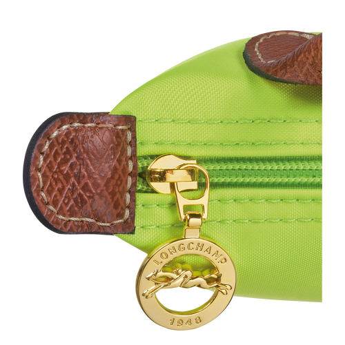 The bag store investigator longchamp